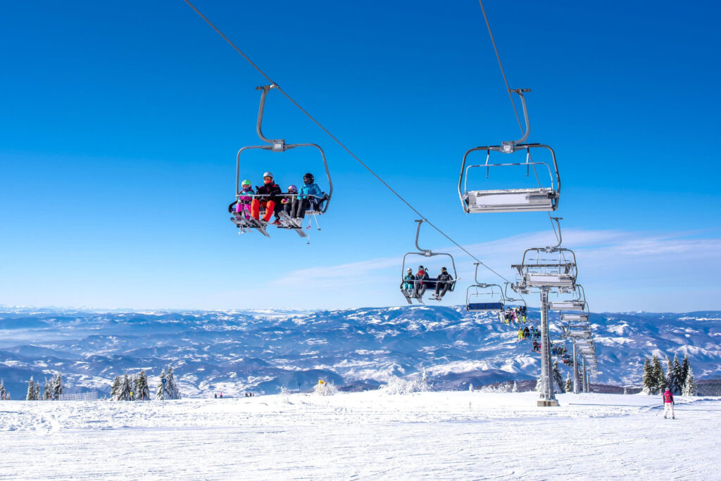 What Is The Difference Between A Ski Lift And A Gondola?