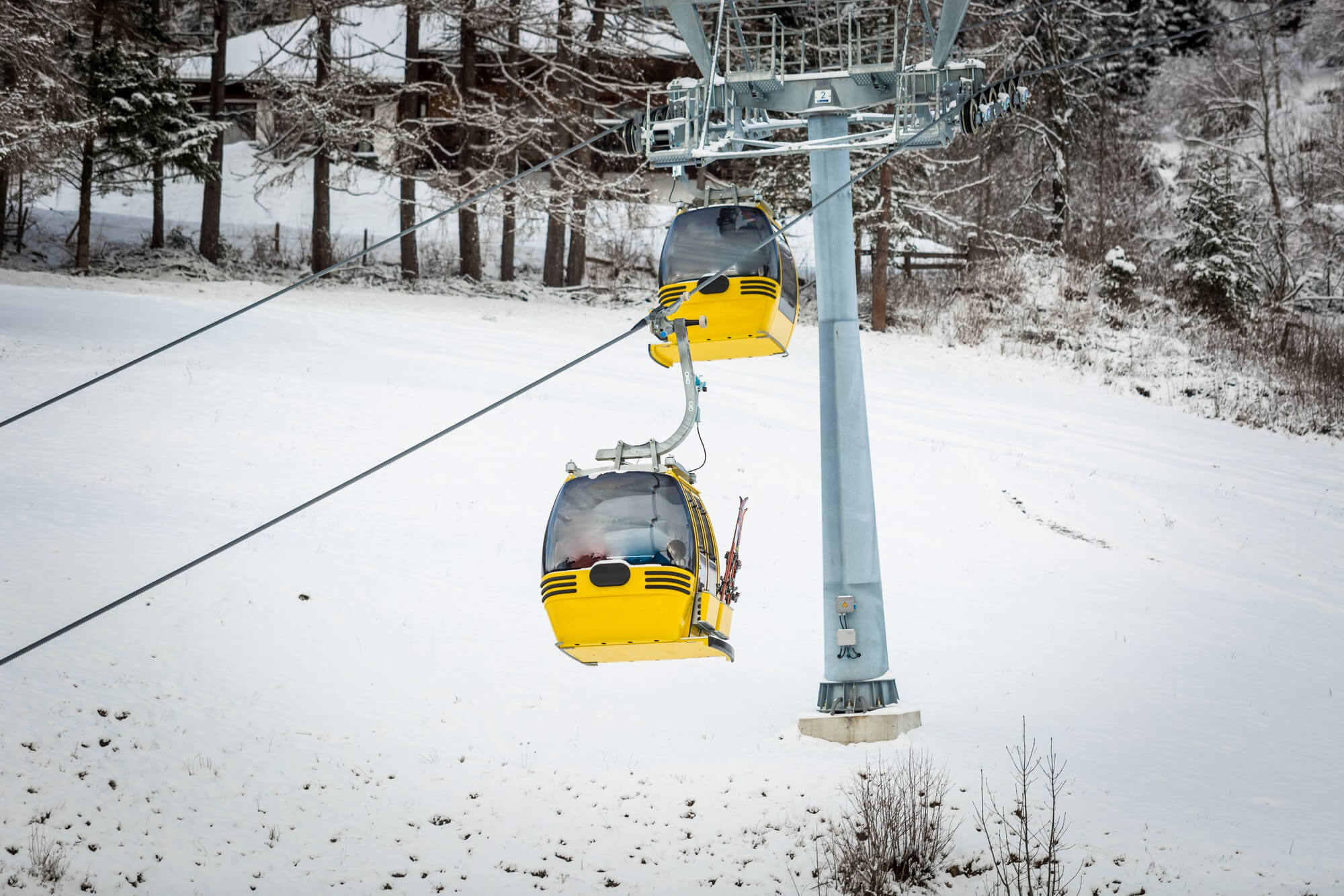 ski-lift-vs-ski-gondola